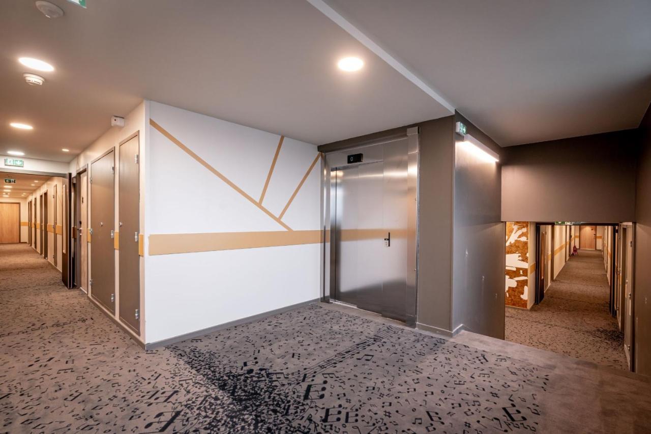 Ibis Styles Valenciennes Petite Foret Экстерьер фото